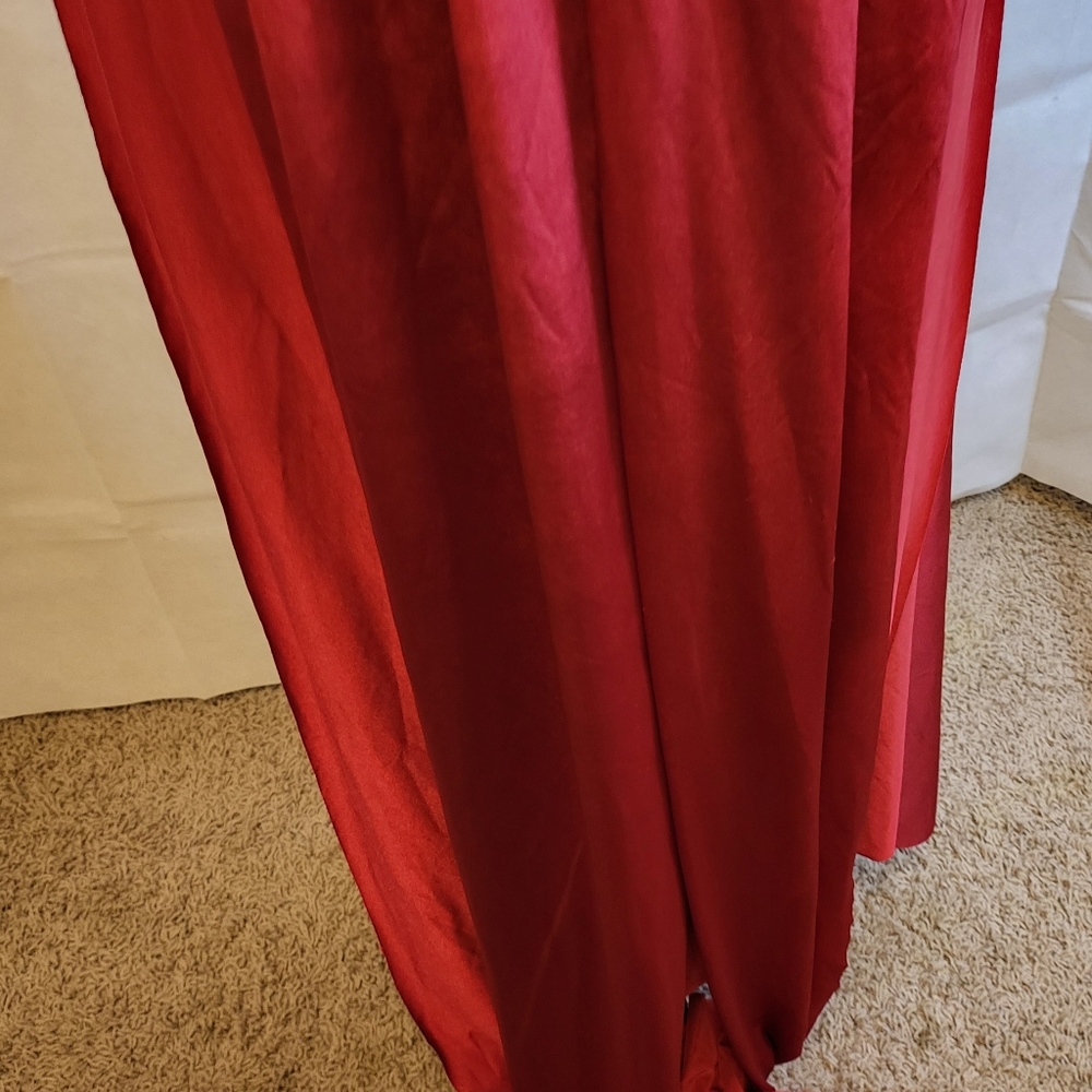 Red Convertable dress - Picture 4 of 4